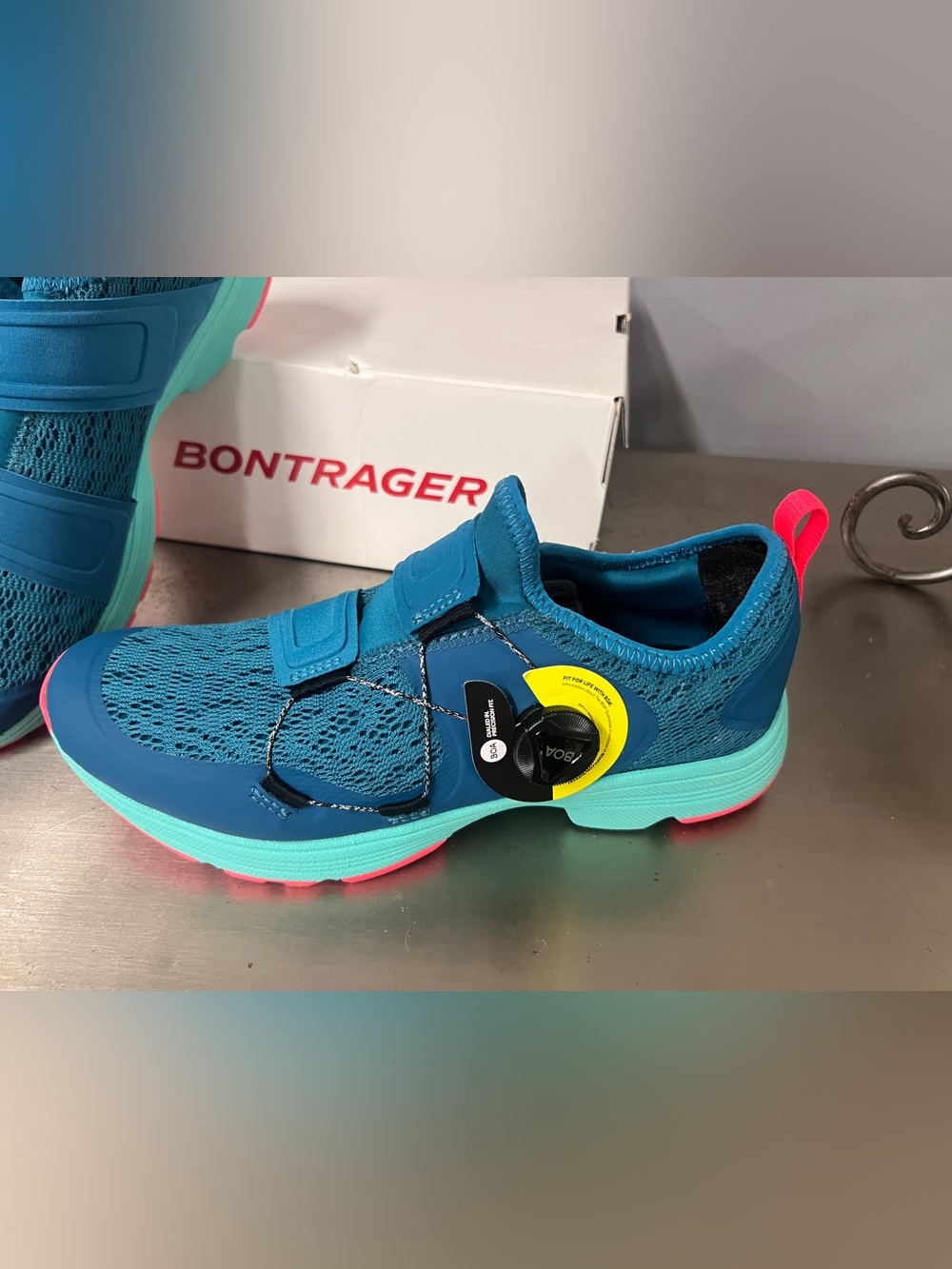 Brand New in Box Bontrager Teal Cadence Women's Cycling Sneakers 9.5 41